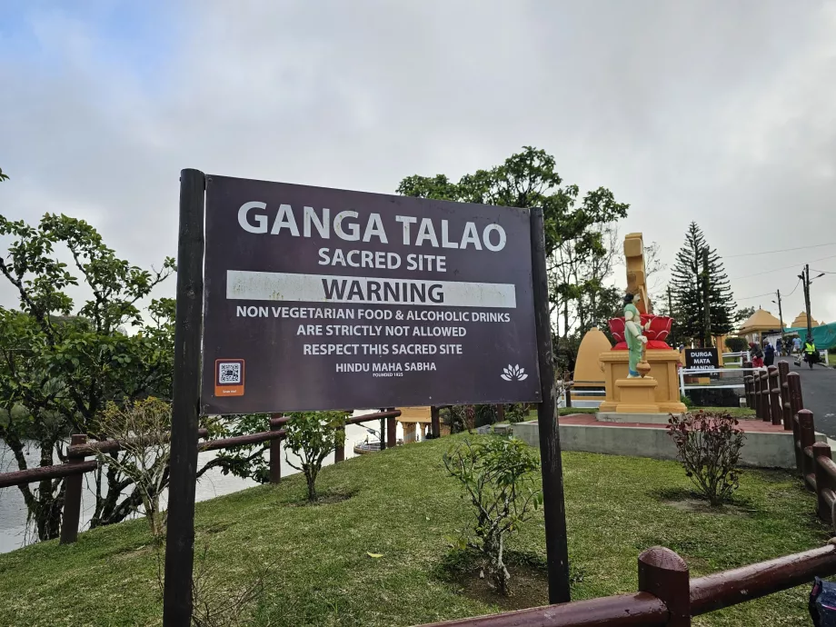 Grand Bassin Tapınağı'ndaki İşaretler