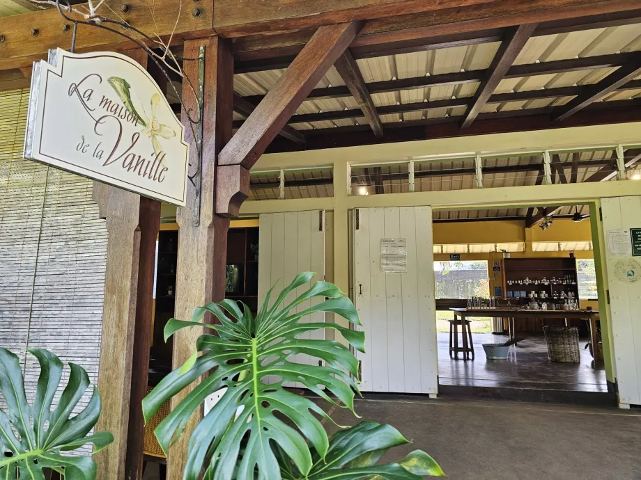 Saint Aubin, vanilya plantasyonu, hediyelik eşya dükkanı