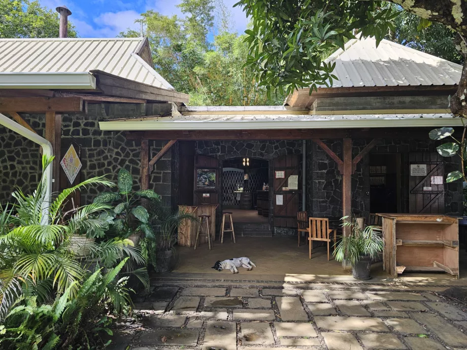 Saint Aubin, rom içki fabrikası