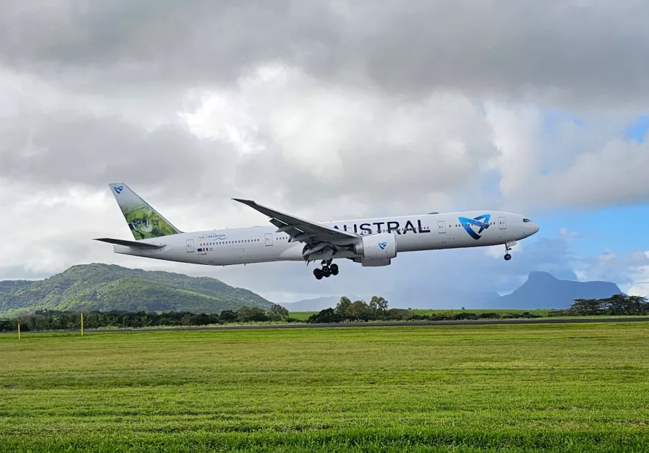 Boeing 777 Air Austral Mauritius havaalanında