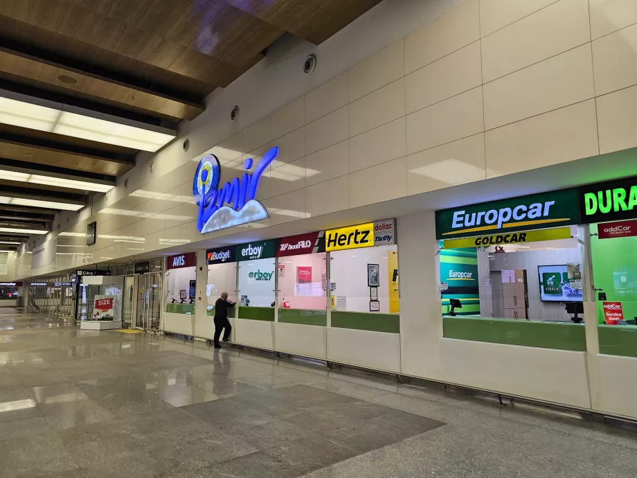 Araç kiralama kontuarları