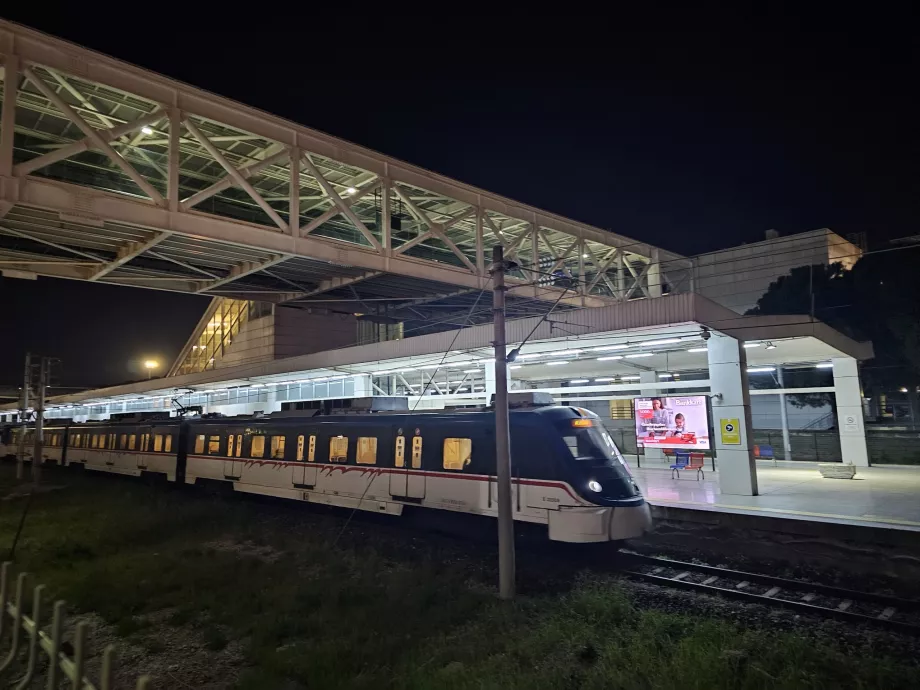 İzmir Havalimanı'ndaki metro istasyonları