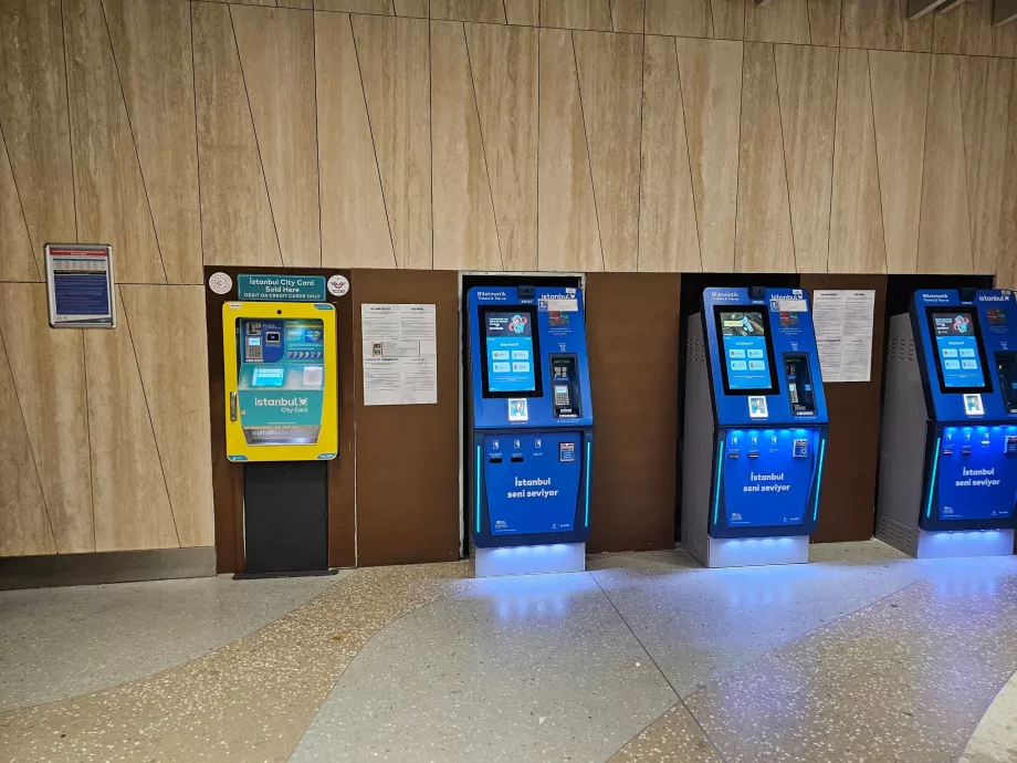 Mavi makineler - İstanbulkart, sarı-turkuaz İstanbul Kent Kart için