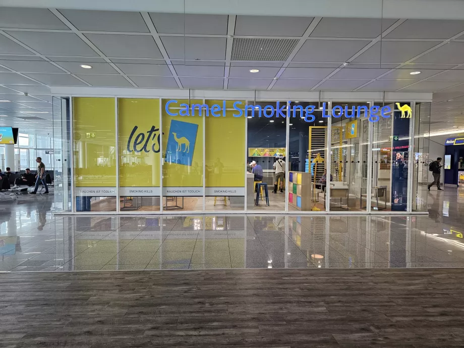 Transit bölgede sigara içme salonları