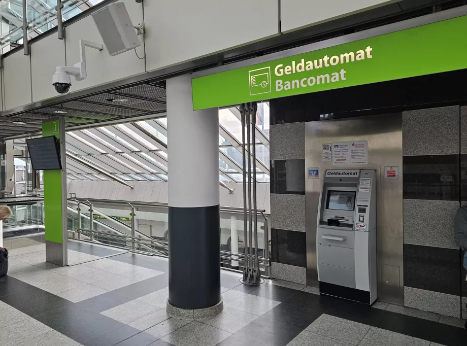 Gidiş salonundaki ATM