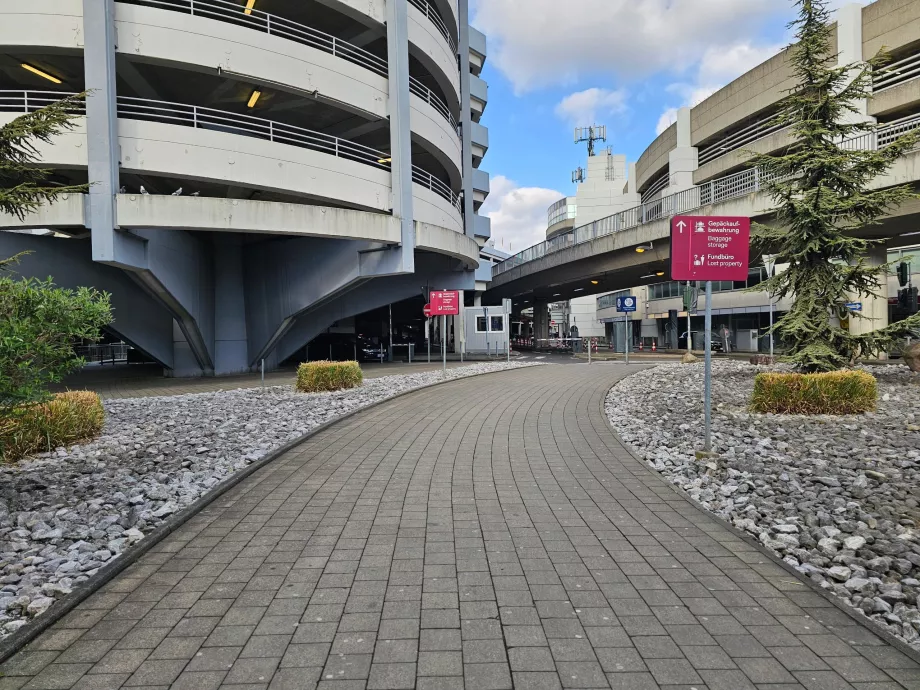 Bagaj odasına giden yol