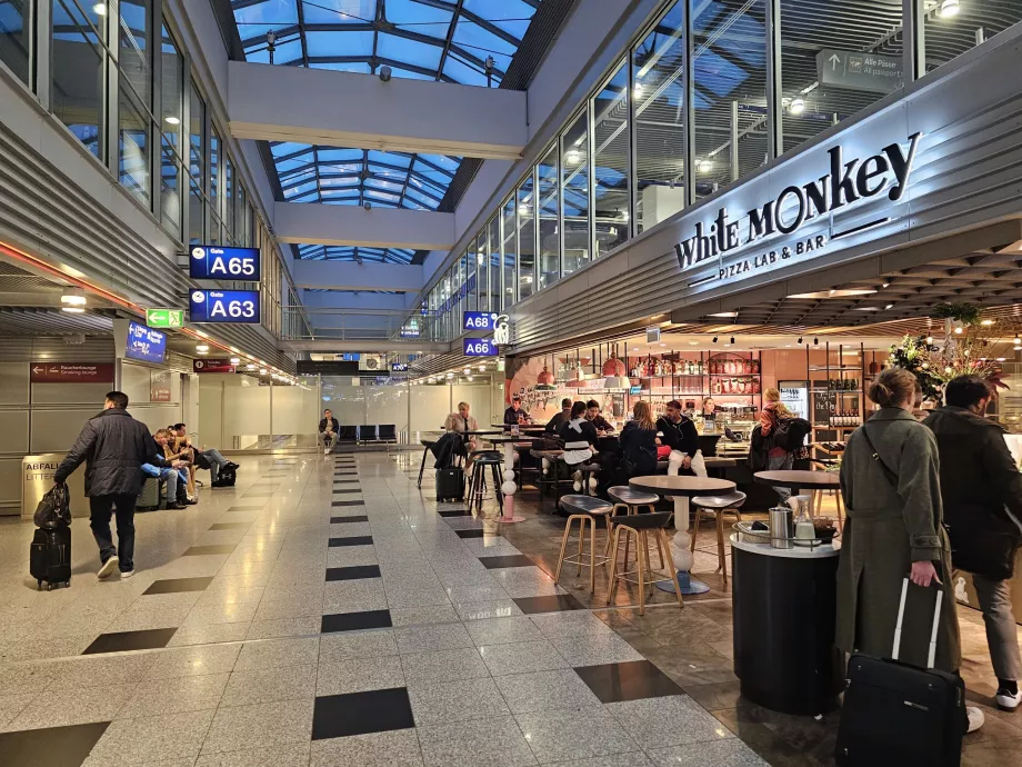 Transit bölgesinde restoran