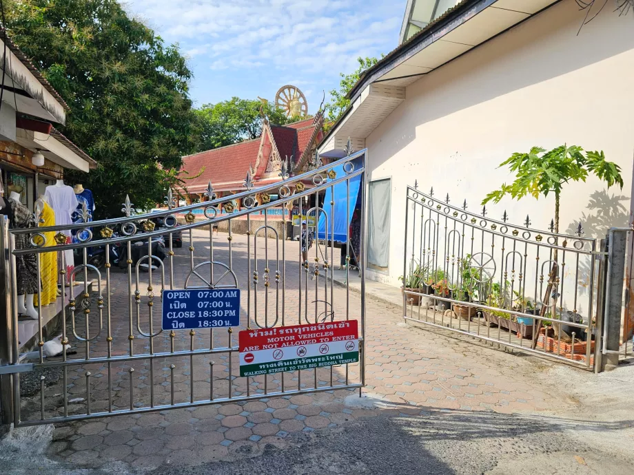 Wat Phra Yai, çalışma saatleri