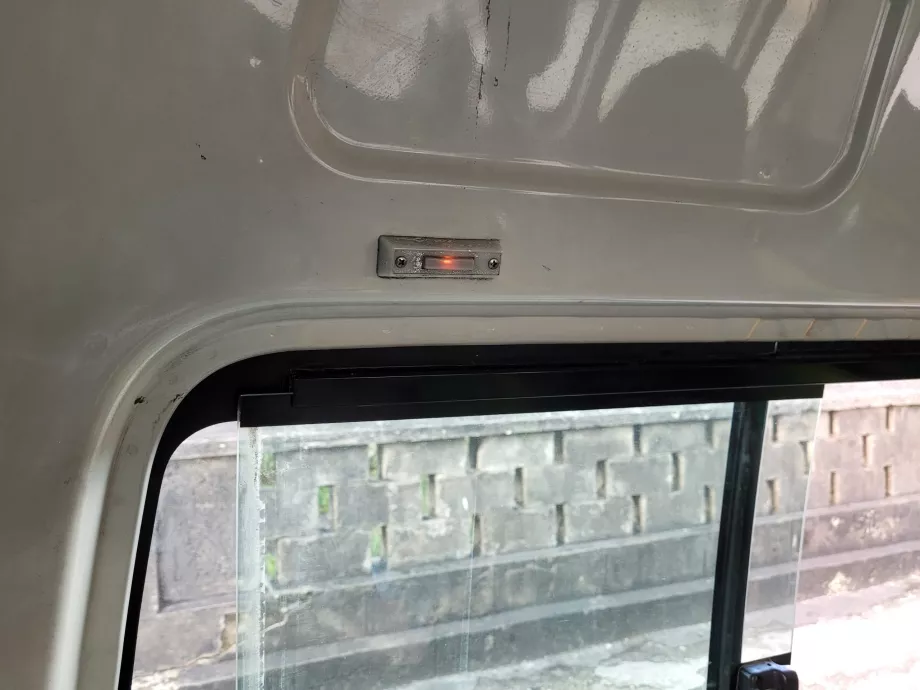 Çıkış düğmesi dahildir