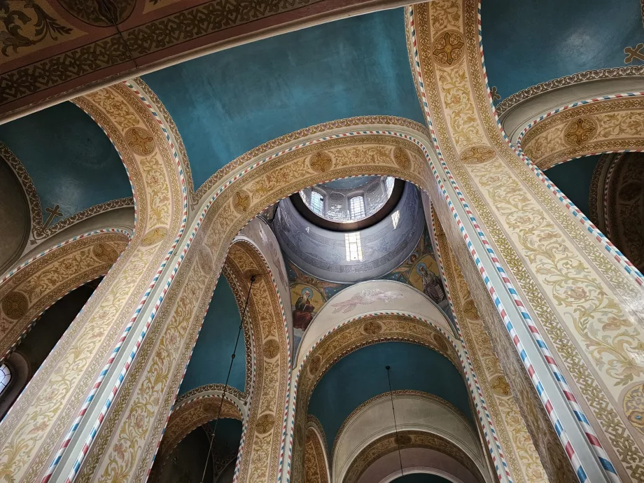 Alexander Nevsky Katedrali'nin içi