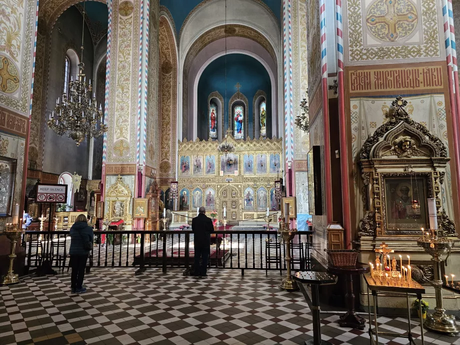 Alexander Nevsky Katedrali'nin içi