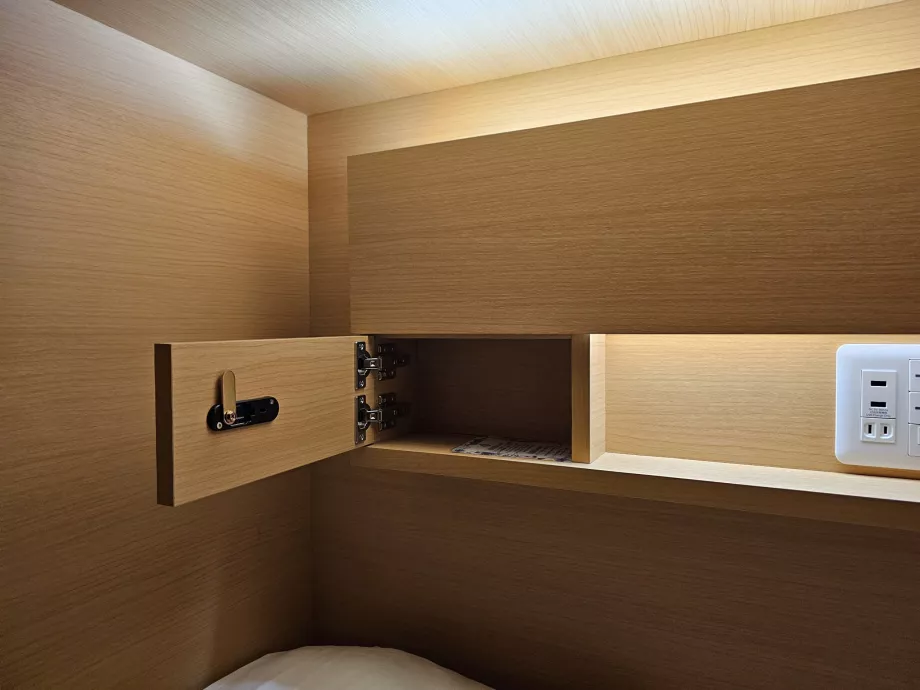 Kilitlenebilir dolap