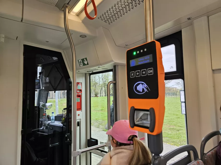 QR kodlarını yüklemek için ilk kapıda doğrulayıcı