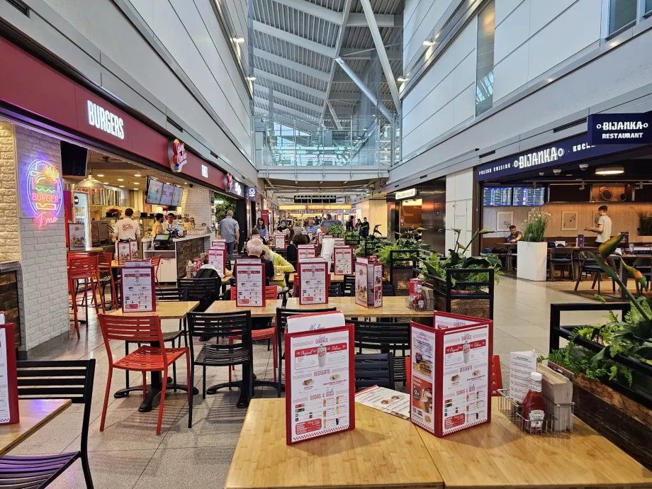 Johnny Rockets, transit alanı