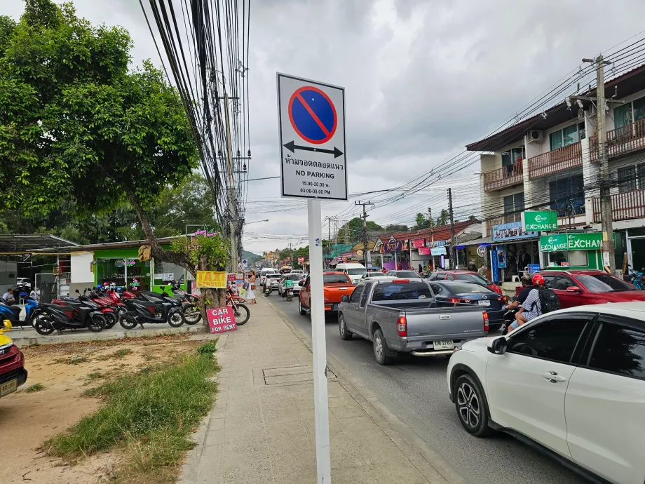 Ana yol boyunca park etmek yasaktır
