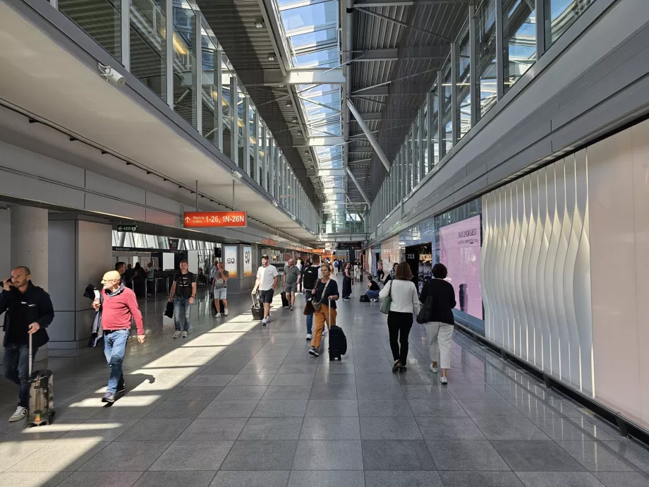 WAW Havalimanı'ndaki transit alanı