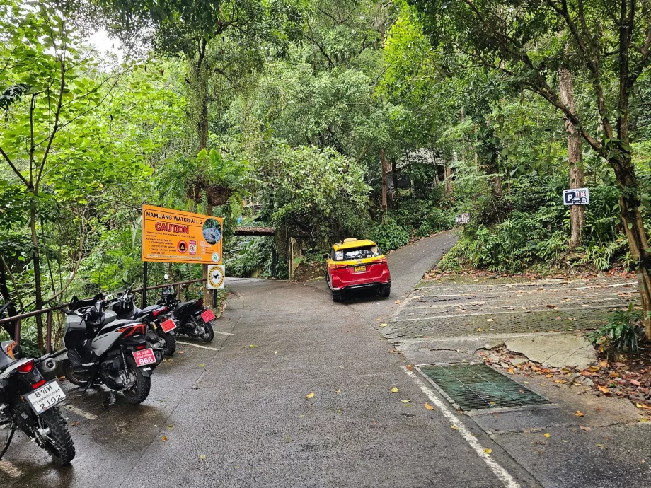 Araba ve scooter park yeri