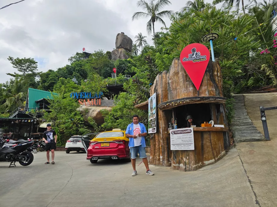 Overlap Stone 1'de gişe ve otopark