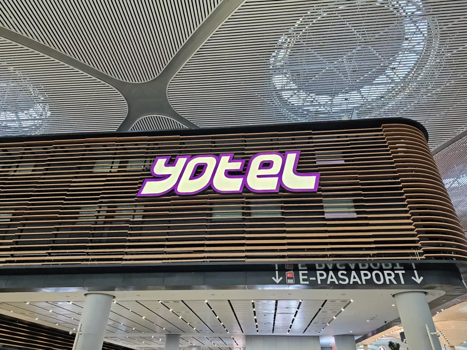 Yotel, halka açık kısım