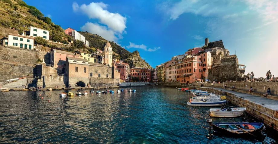 Limandan görülen Vernazza