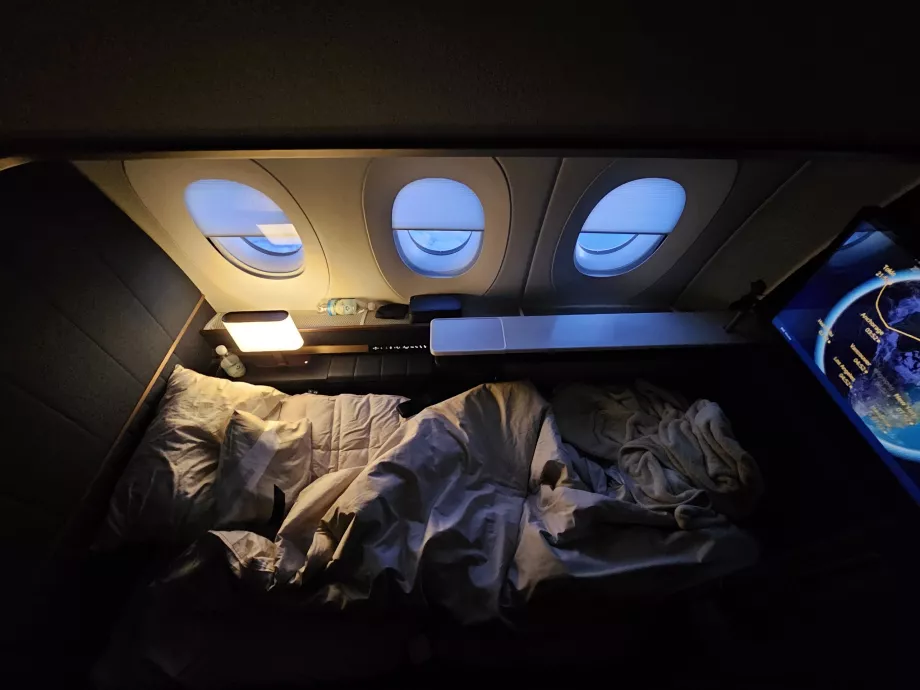 Yatak üzerinde katlanabilir kanepe