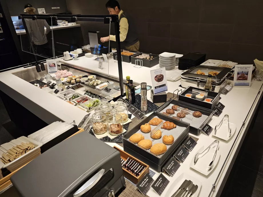 Açık büfe barda ikramlar