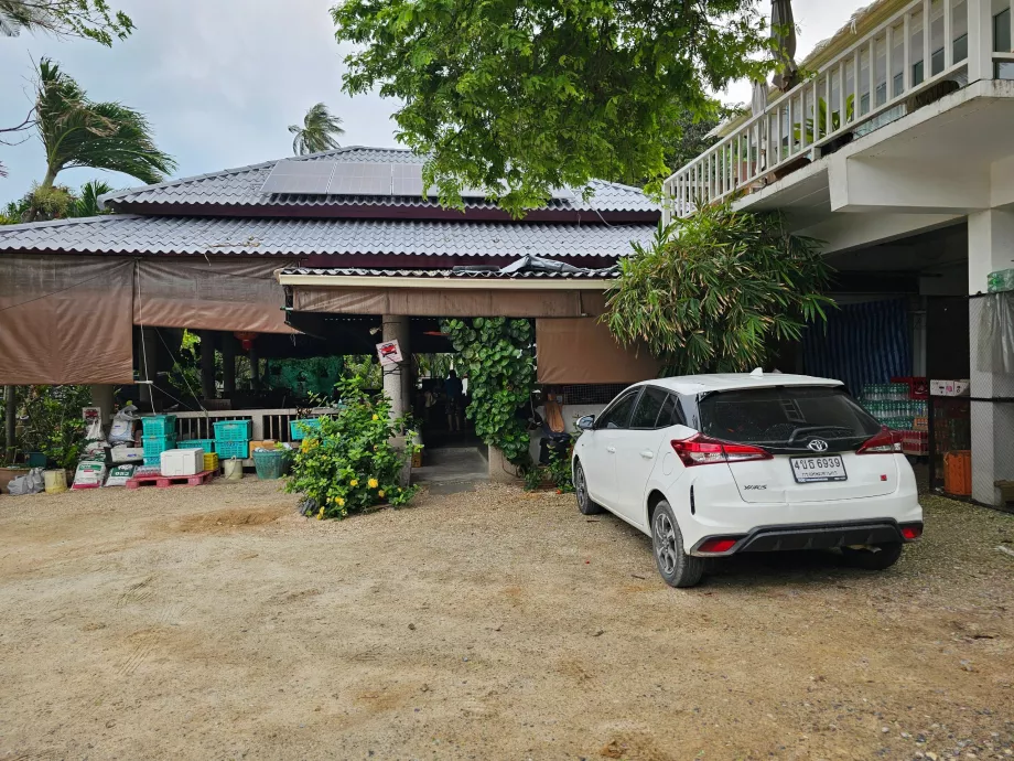 Coral Cove Plajı, arabalar için park yeri