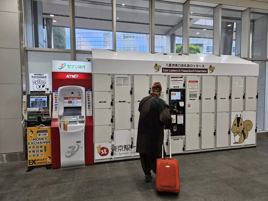 Bagaj muhafazası için kilitli dolaplar