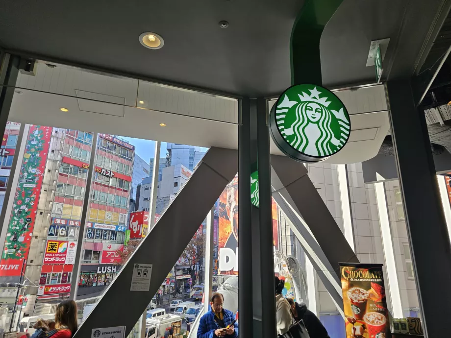 Shibuya'da Starbucks