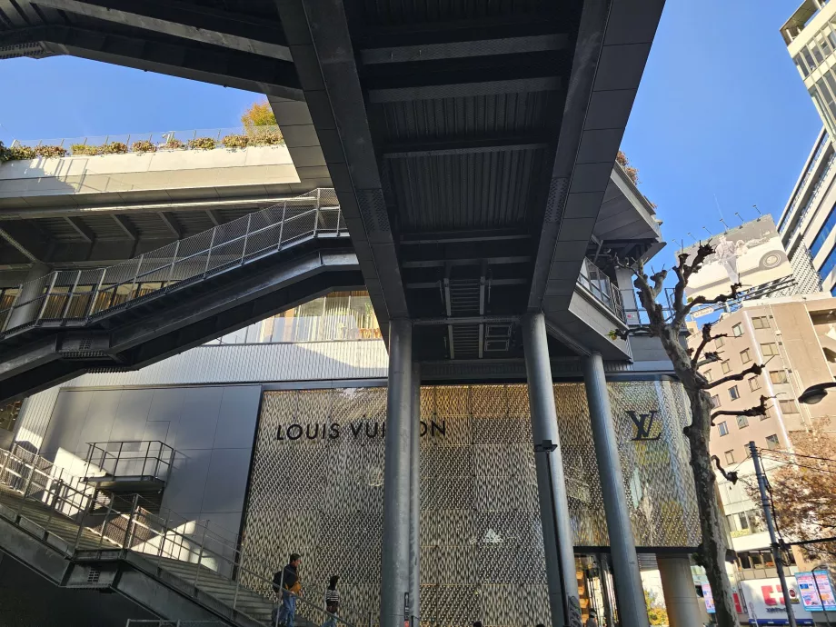 Miyashita Parkı'na çıkan merdivenler