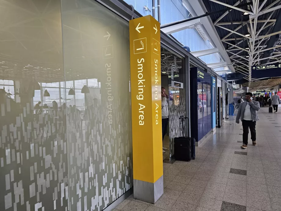 Transit bölgede sigara içilebilen odalar