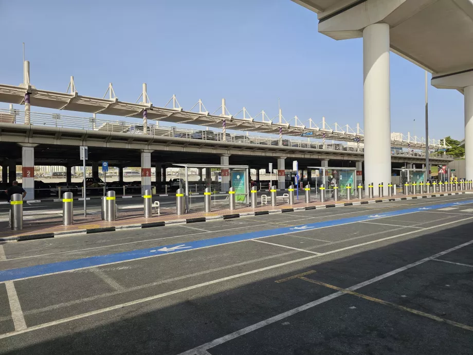 Toplu taşıma otobüs durakları, Terminal 1