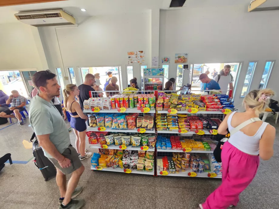 Donsak limanında alışveriş