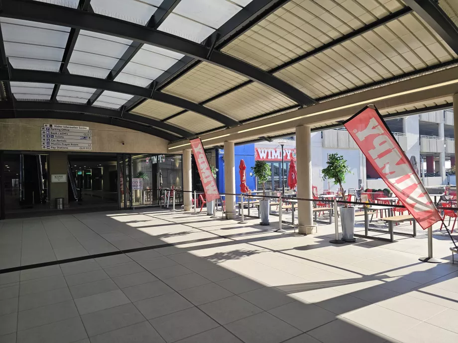 Terminalin karşısındaki binada Wimpy