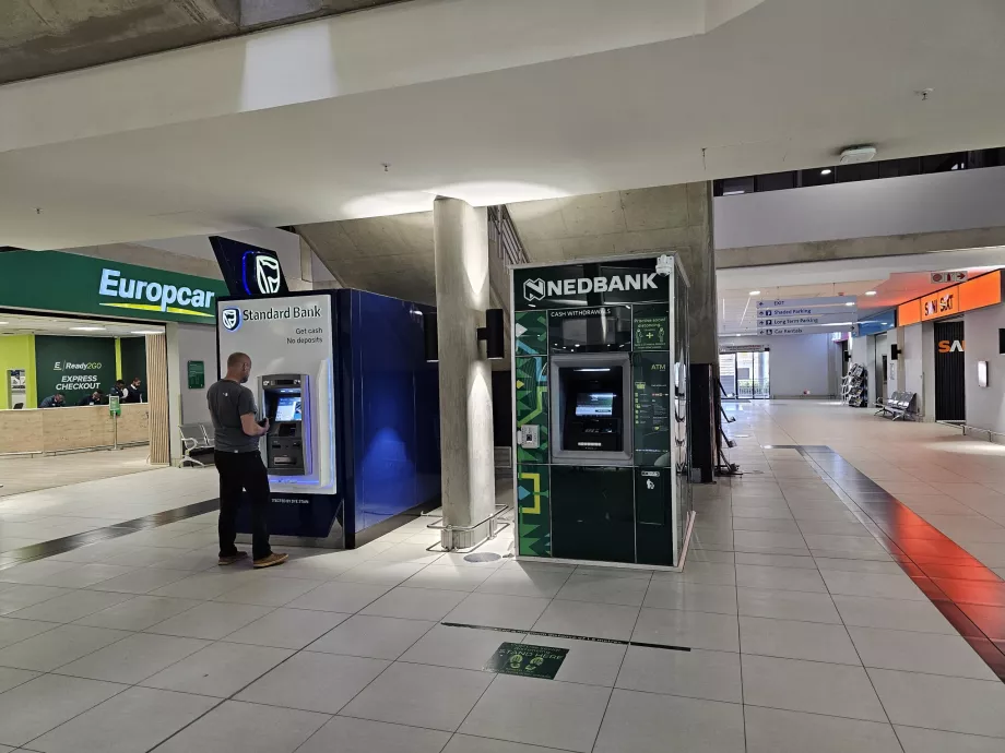 Garaj binasındaki ATM'ler
