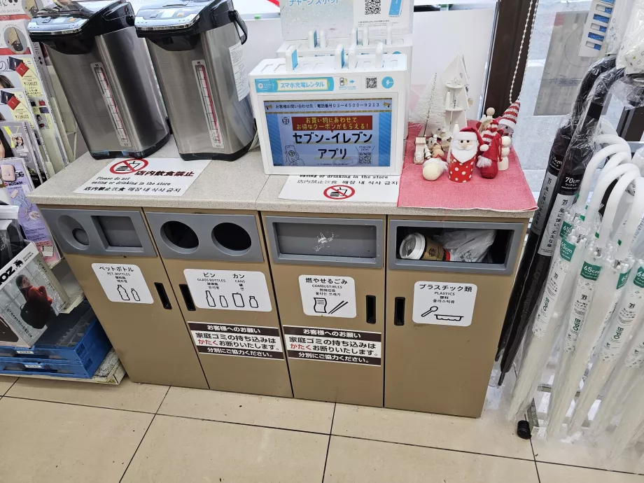 Mini marketlerdeki çöp kutuları