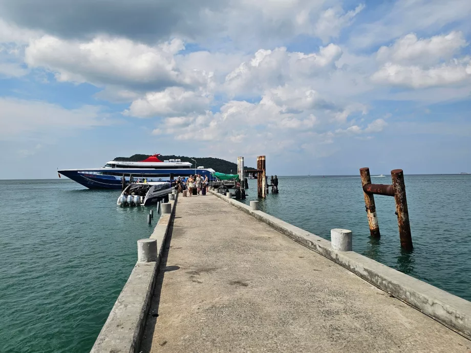 Koh Phangan'daki Thong Sala iskelesi