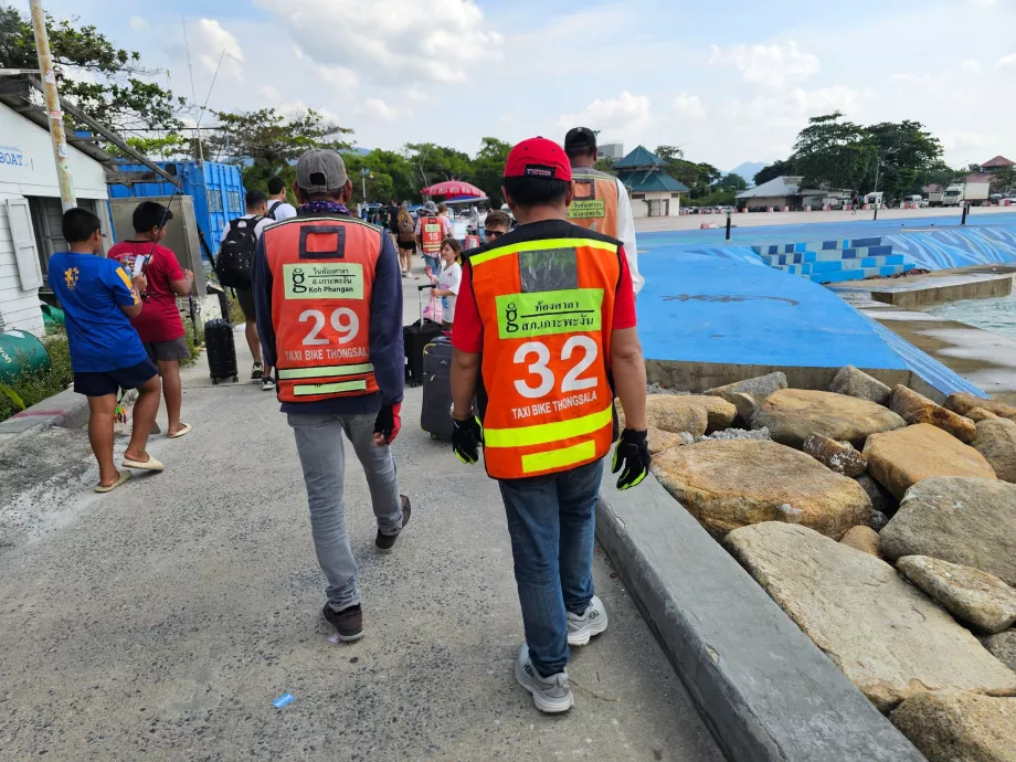 Taksi Bisikleti, iskelede bekleyen sürücüler
