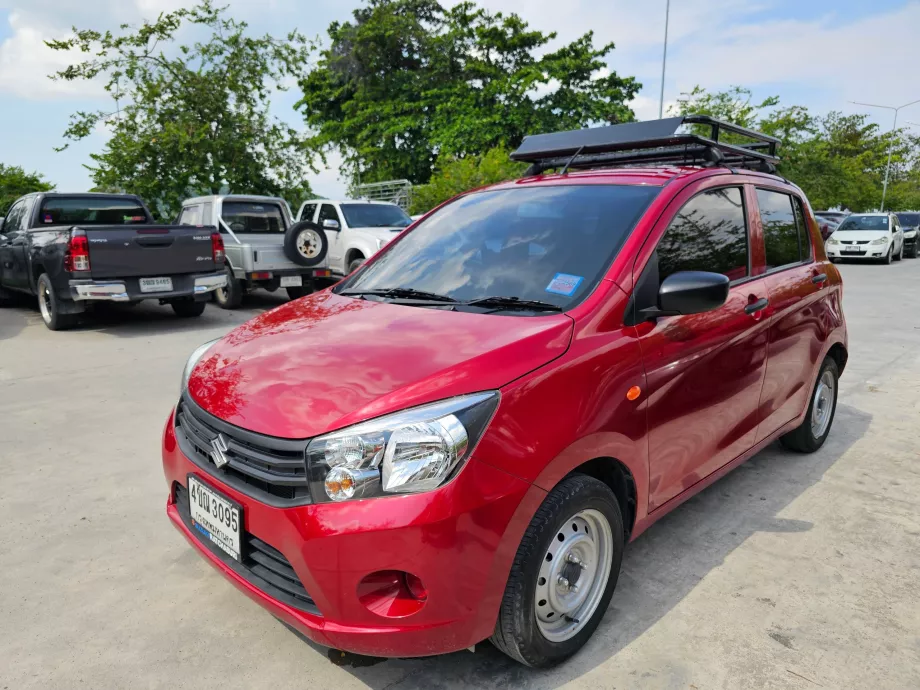 Marinadaki otoparkta kiralık araç