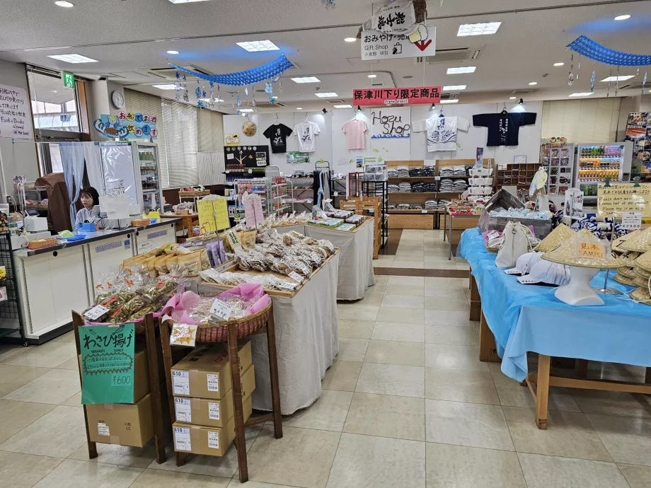 Marinada hediyelik eşya dükkanı