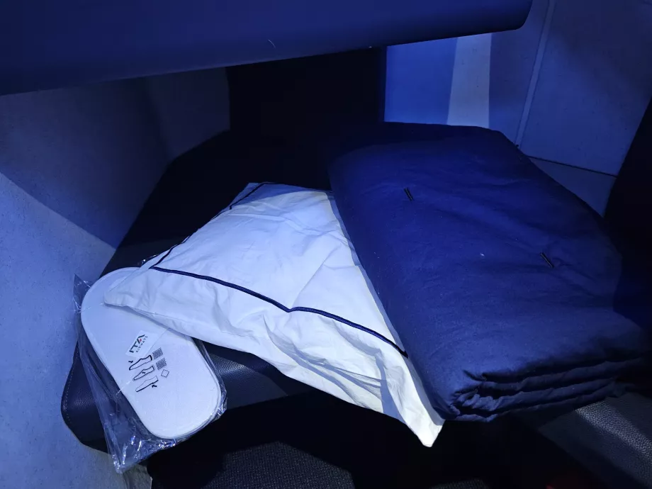 Yastık, battaniye ve terlik