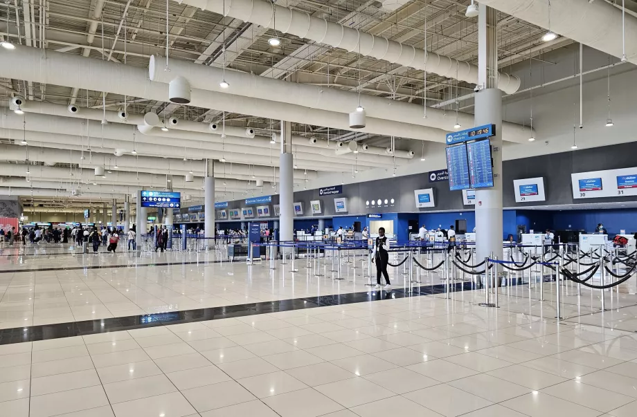 Terminal 2, check-in alanı