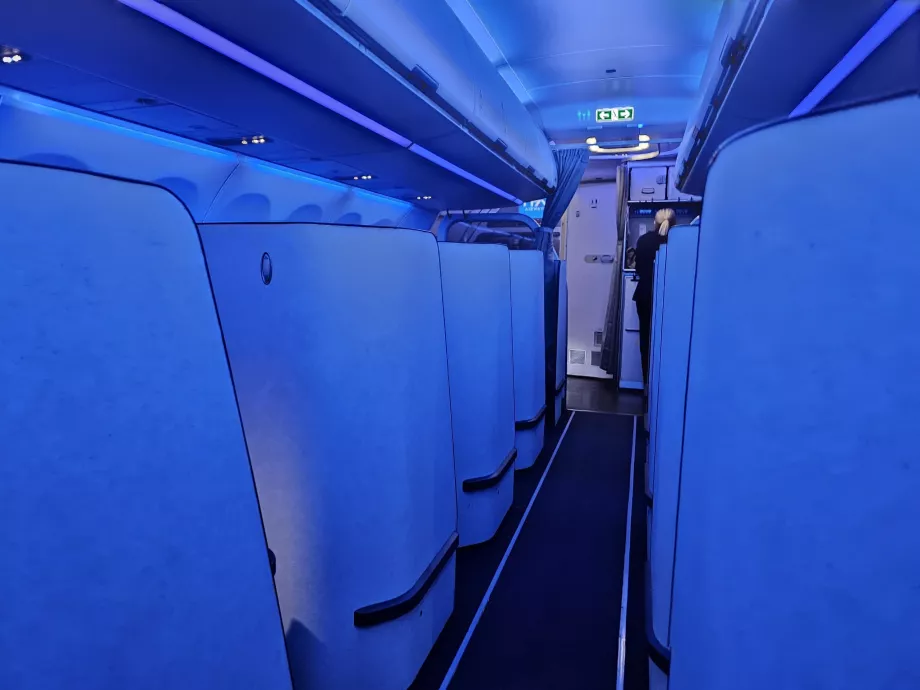 Business class kabinde akşam aydınlatması
