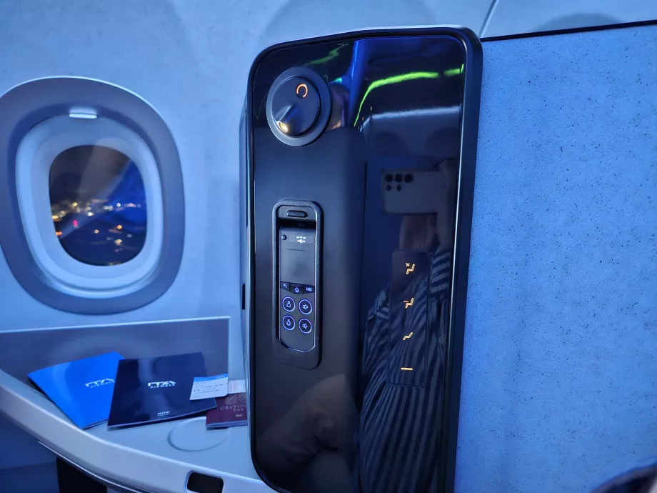 Koltuk paneli - koltuk kontrolü, lamba ve IFE kontrolü