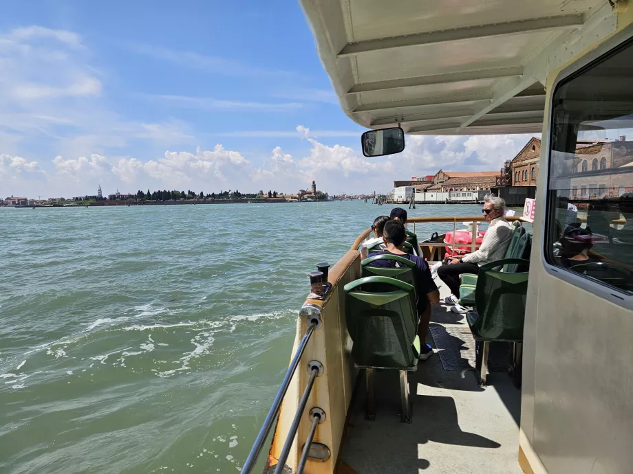 Vaporetto için dış mekan koltukları