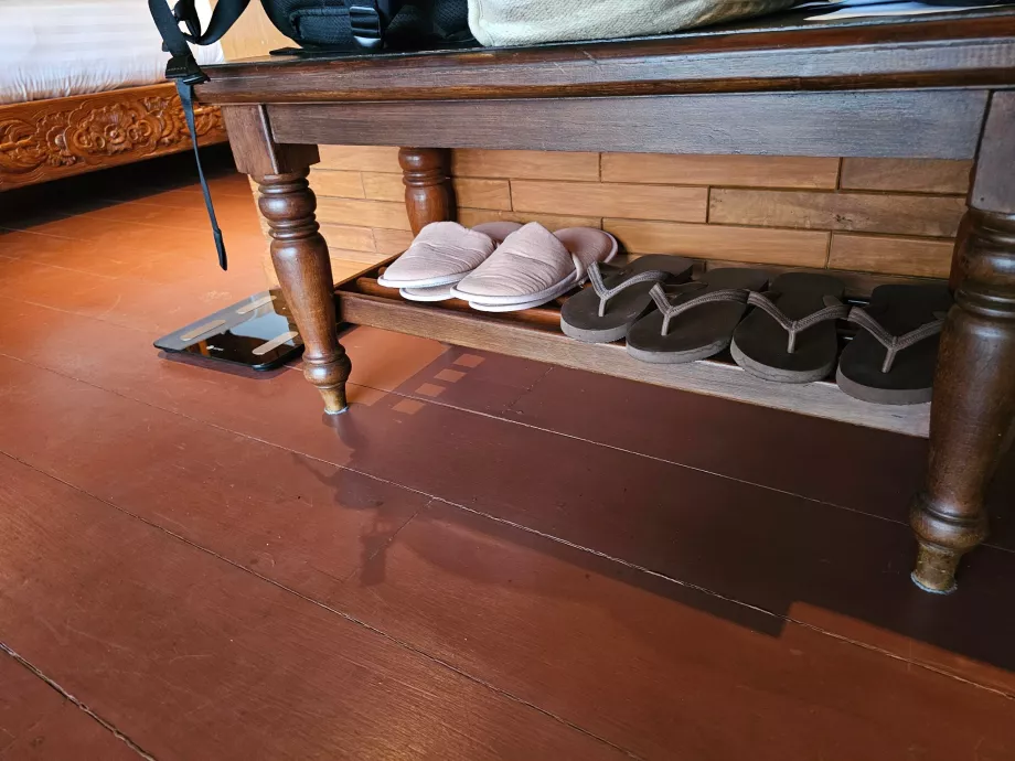 Terlikler, parmak arası terlikler ve tırmanma terazileri