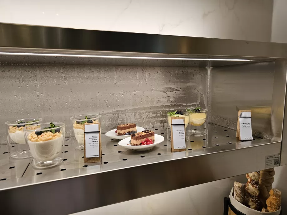 First Class Lounge (Ana Terminal) - tatlılar ve tatlılar