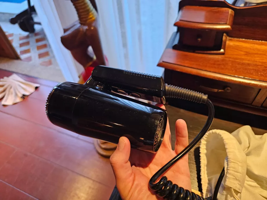 Saç kurutma makinesi