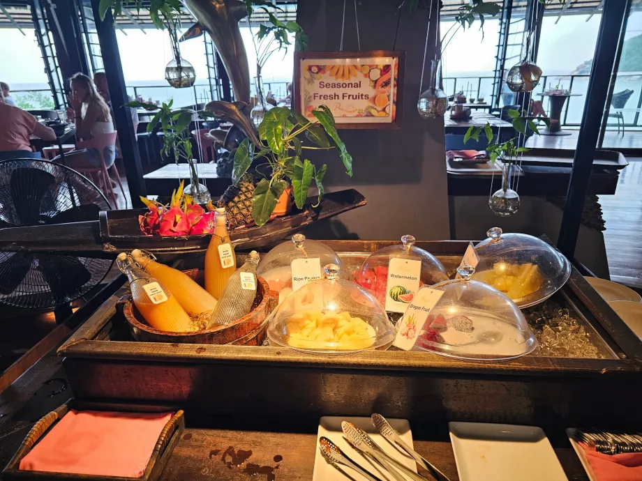 Kahvaltı: meyve suları ve taze