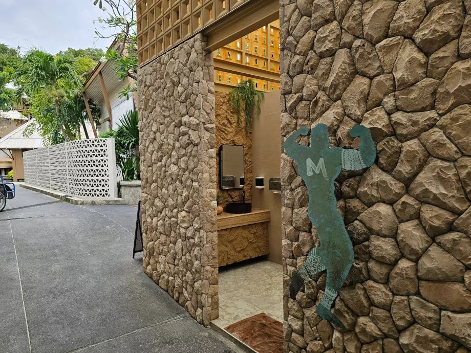 Rin Nai Plajı, ücretsiz tuvaletler